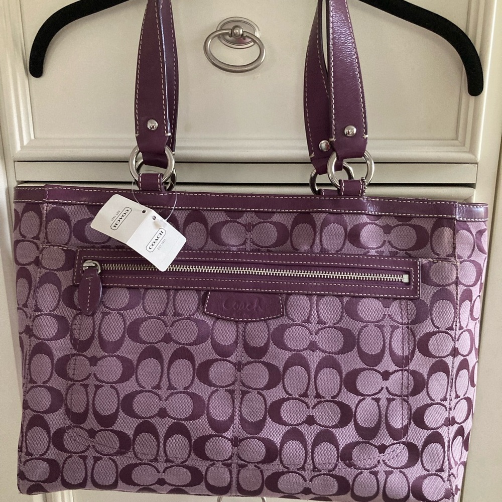 FREE SHIPPING
BEAUTIFUL NEVER USED
COACH “SIGNATURE COLLECTION” 
PURPLE BAG
NWT